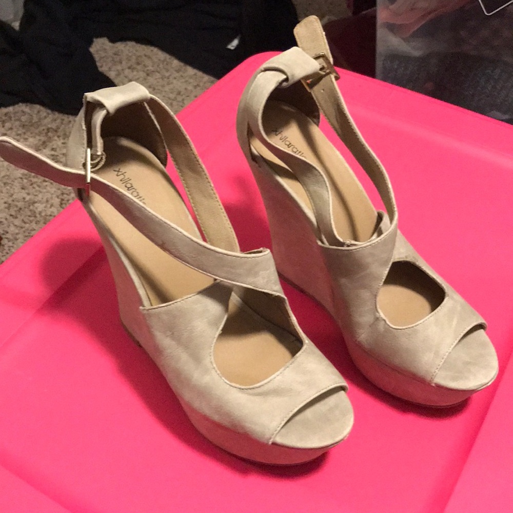 Heels - Picture 2 of 7